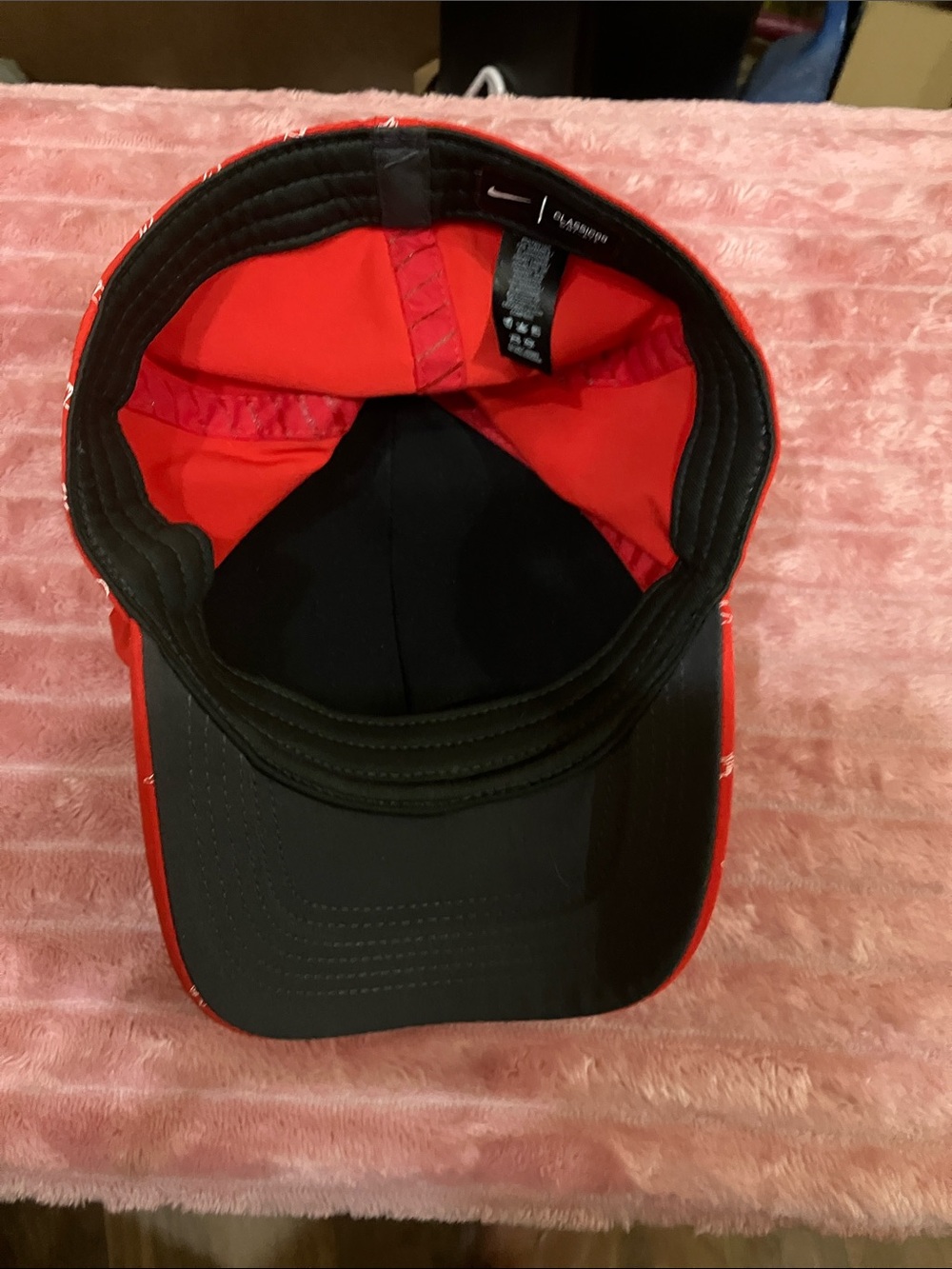 Nike Women’s Red Cap with White Swoosh and Mini Logo Print - Picture 7 of 9